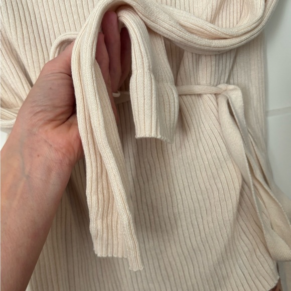 Reformation Wrap Sweater Size XS, Tencel/Linen Lightweight, Cream, EUC - Picture 6 of 16